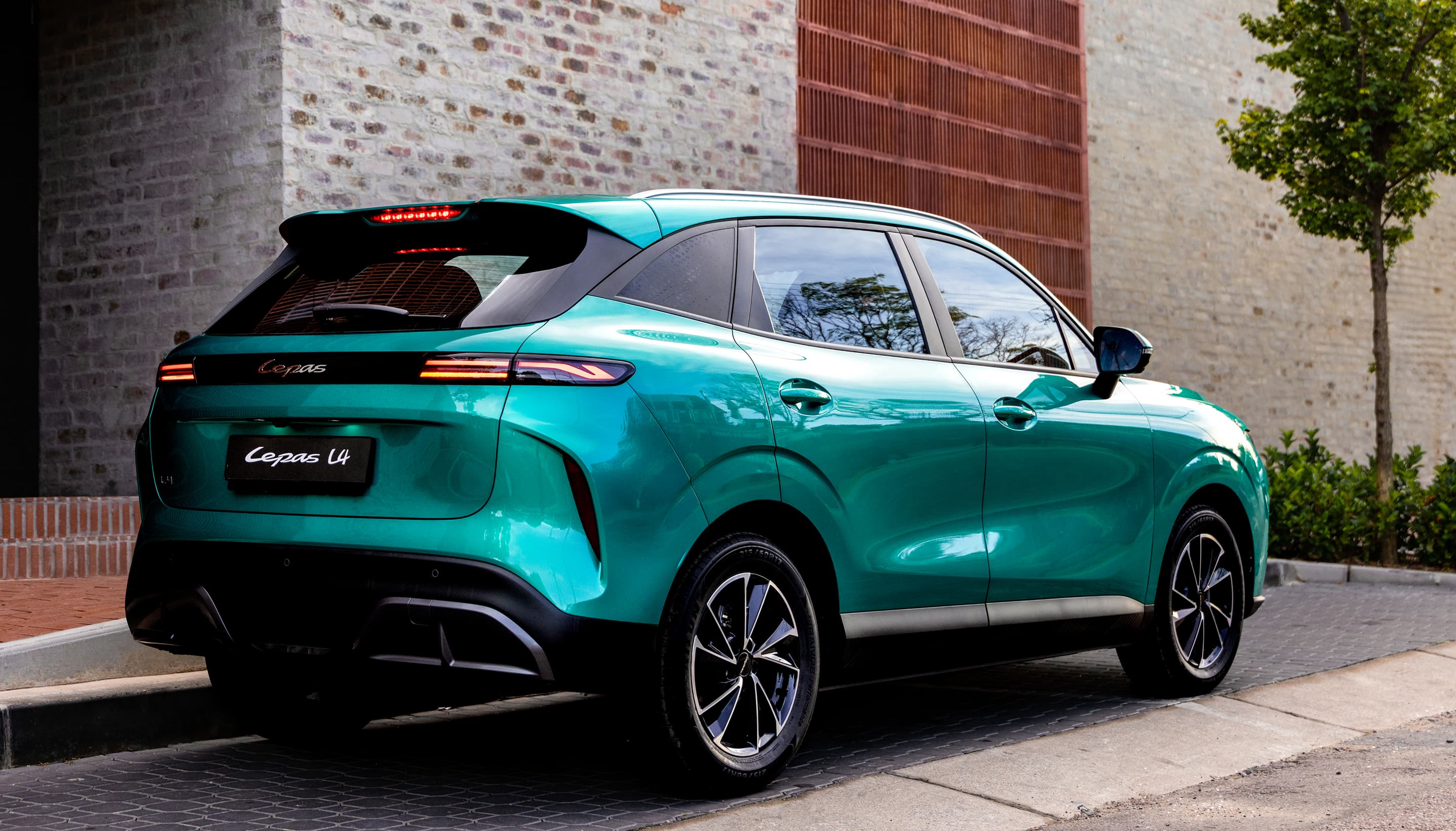 Lepas L4 Rear View